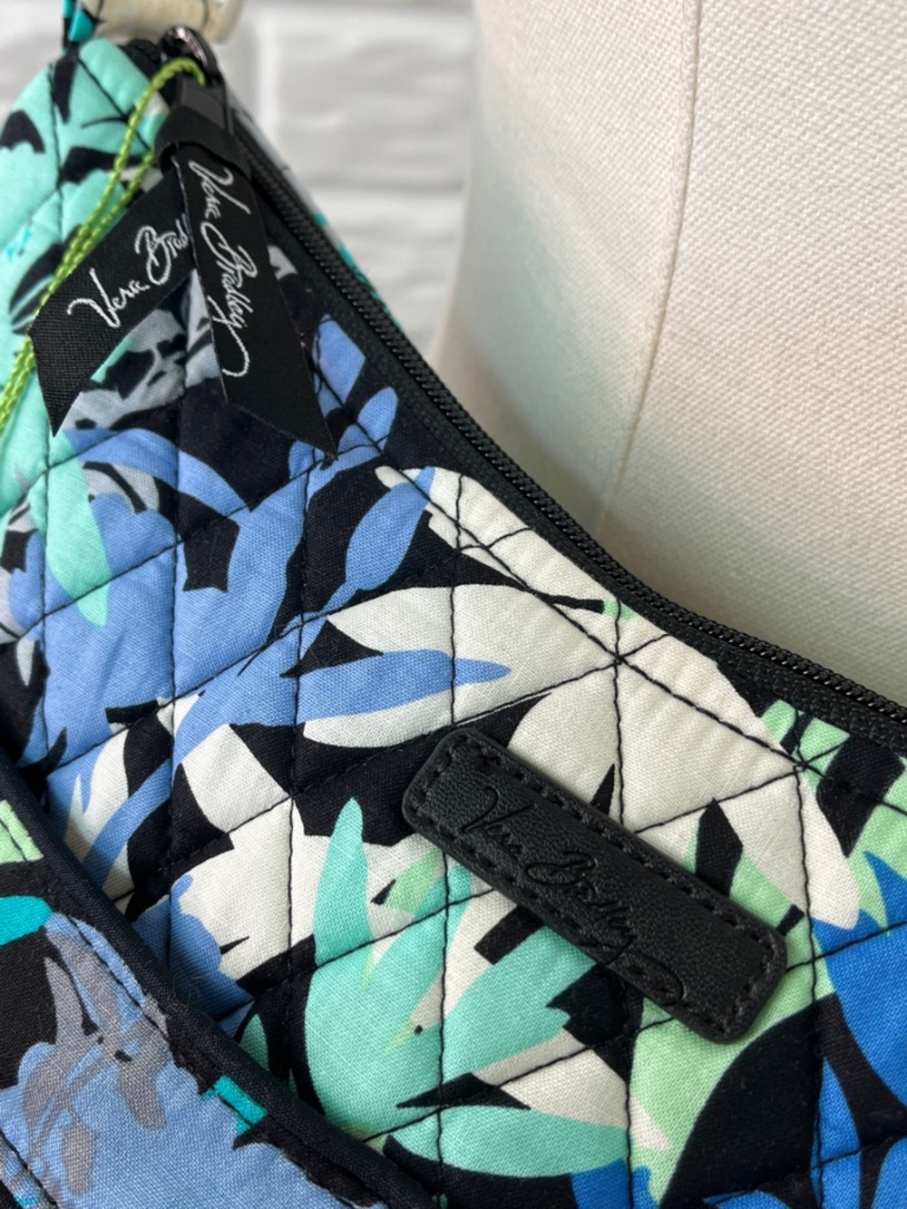 VERA BRADLEY CARRYALL CROSSBODY CAMOFLORAL QUILTED BAG BLACK BLUE GREEN NWT - Picture 4 of 17